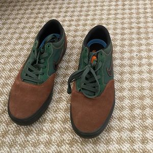 Nike SB brown and green